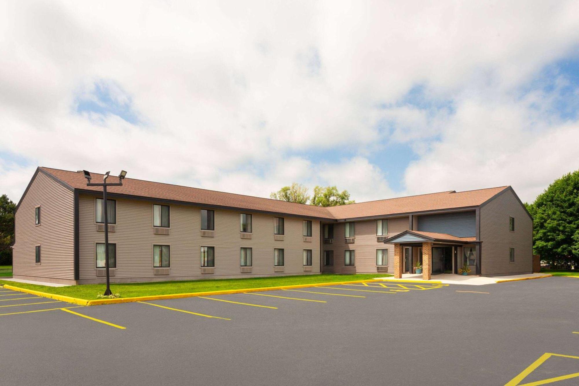 Super 8 By Wyndham Sun Prairie/Madison E Exterior foto